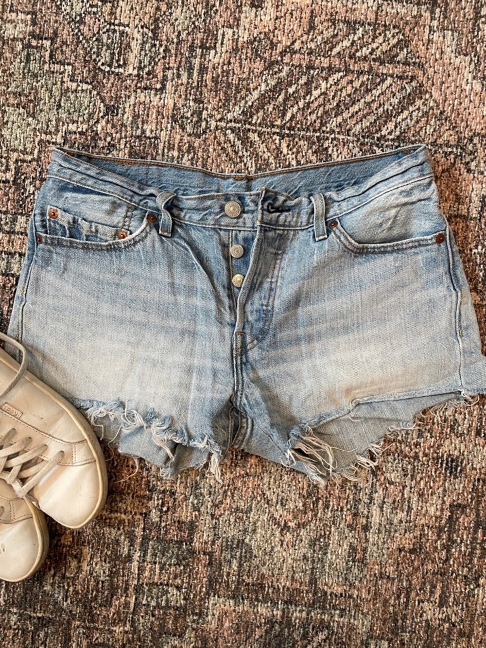 Levi’s 501 Cutoff Denim Shorts W27 Light Wash Distressed High Rise Button Fly